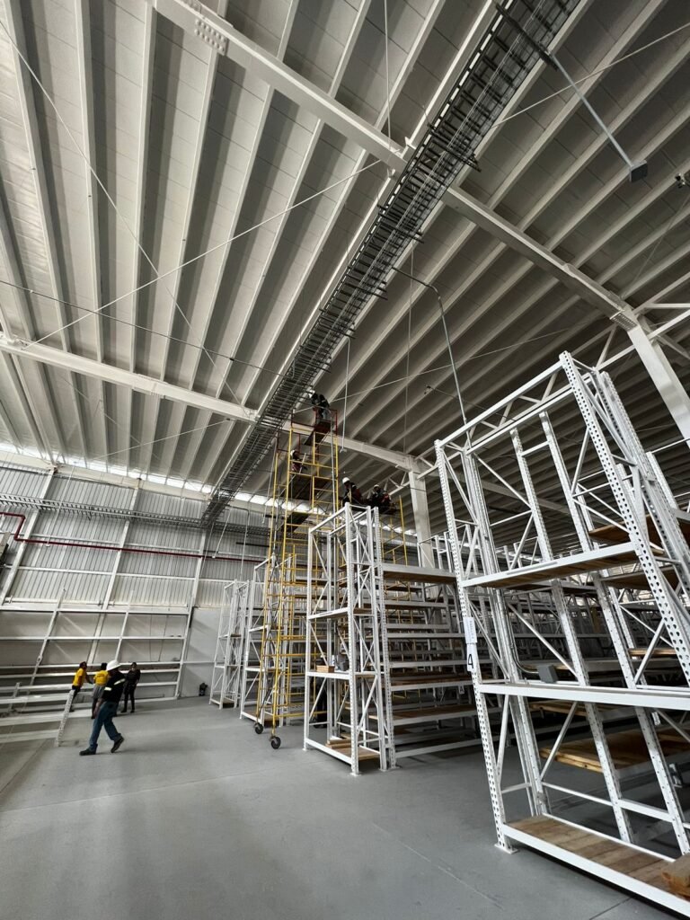 Pintura y mantenimiento industrial en bodega – KADDI Guatemala